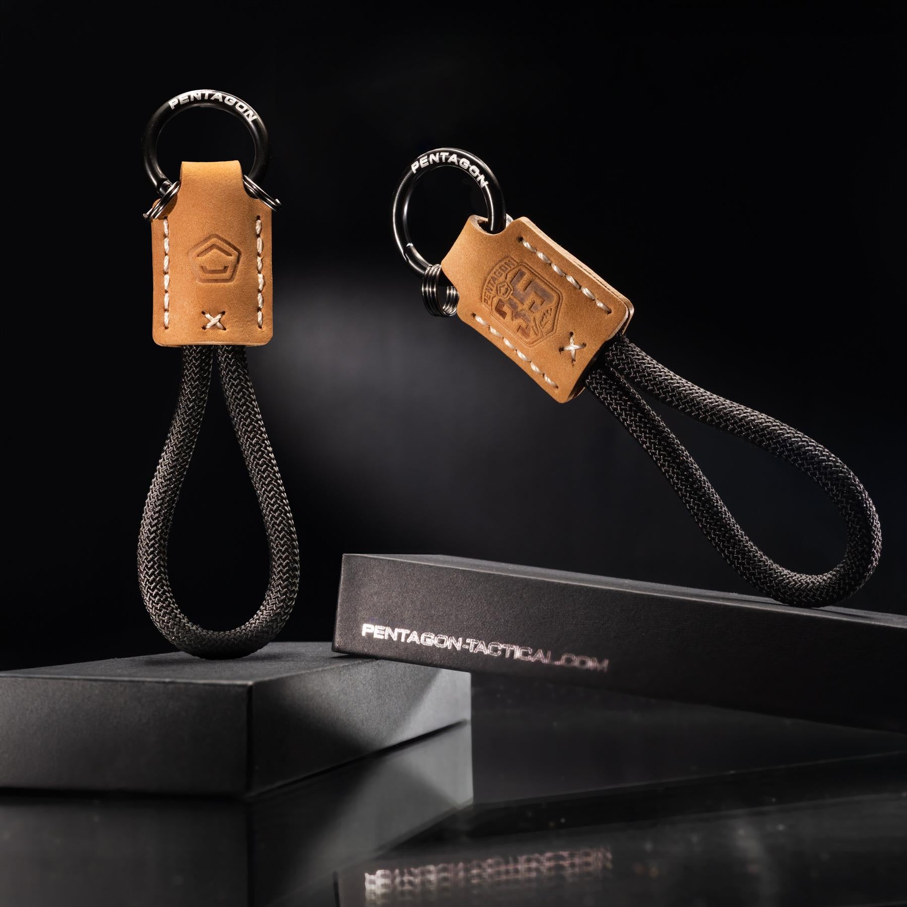 Breloc EDC Apiron din piele Pentagon