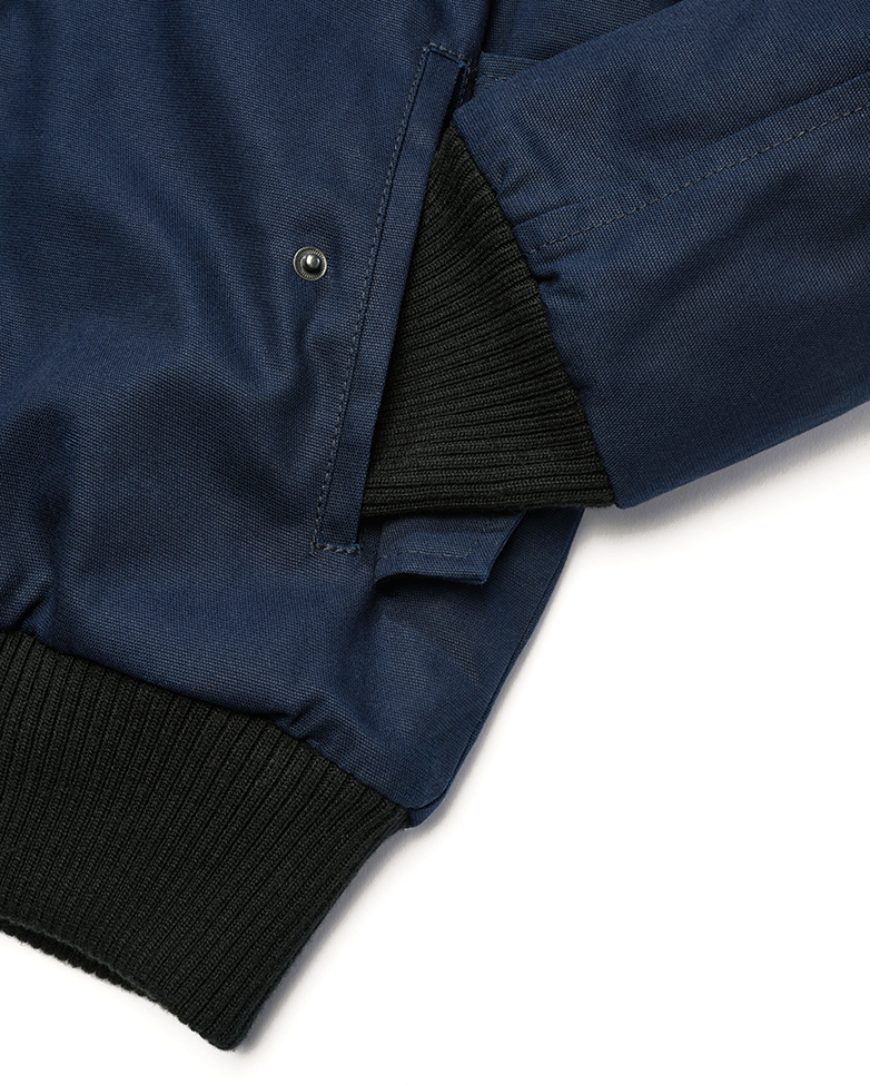 Culoare: Bleumarin