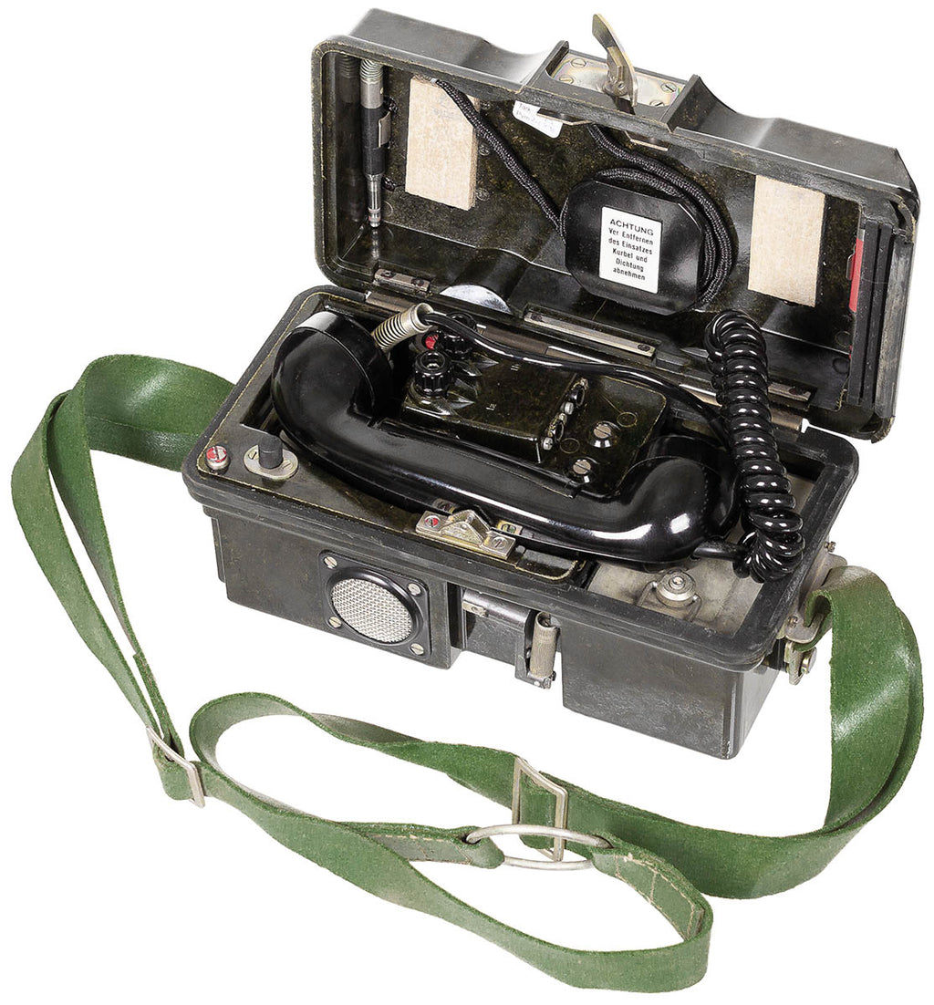 Telefon de campanie NVA in valiza, cu accesorii surplus militar autentic