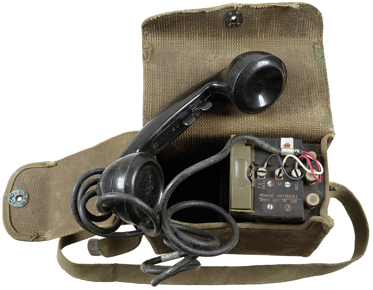 Telefon de campanie US EE-8, cu husa canvas surplus militar autentic