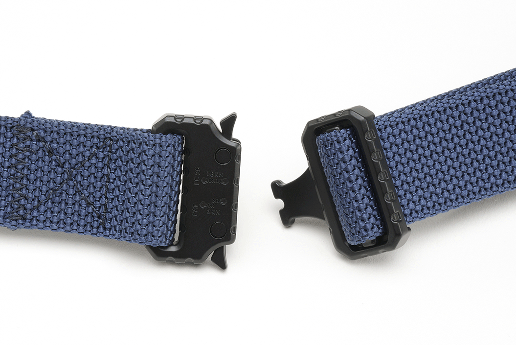 Culoare: Bleumarin