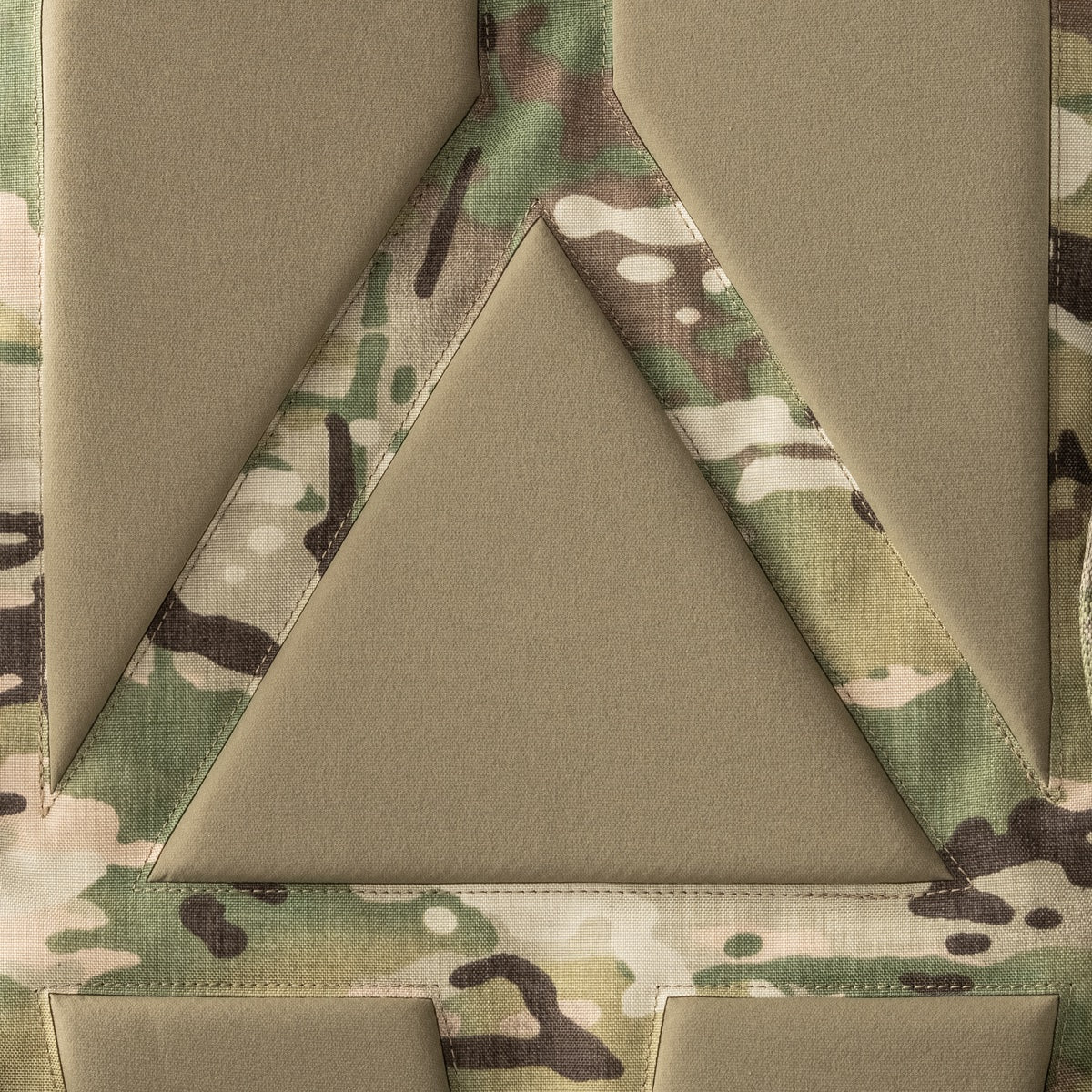 Culoare: MultiCam